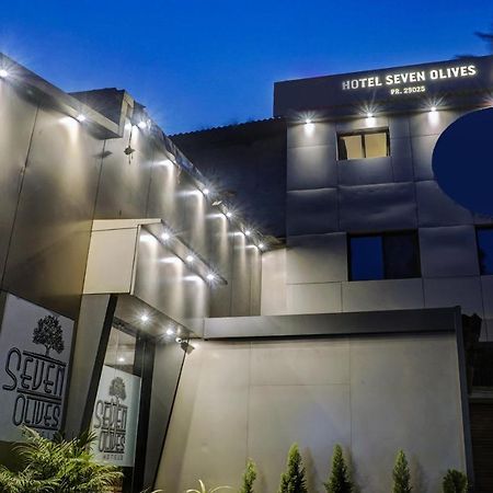 Treebo Trip Seven Olives Andheri มุมไบ ภายนอก รูปภาพ