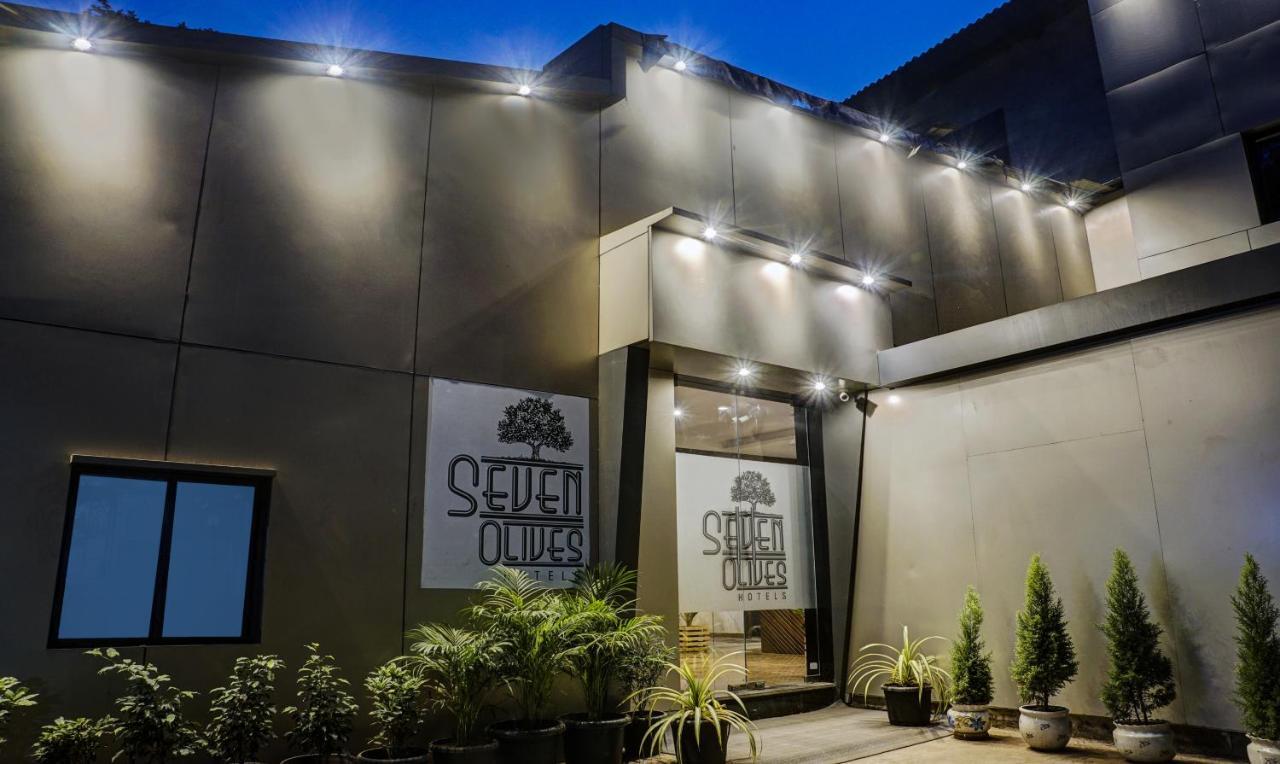 Treebo Trip Seven Olives Andheri มุมไบ ภายนอก รูปภาพ